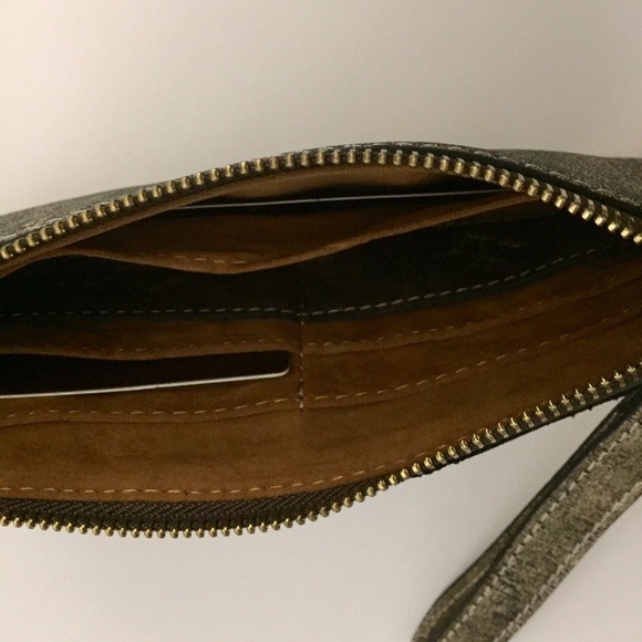 Patricia Nash St Croce distressed Gold Metallic Wristlet - Picture 3 of 6